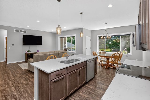 1906 Duff Avenue, Ames, IA 50010