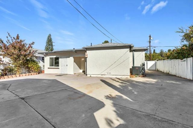 6260 Severin Dr., La Mesa, CA 91942