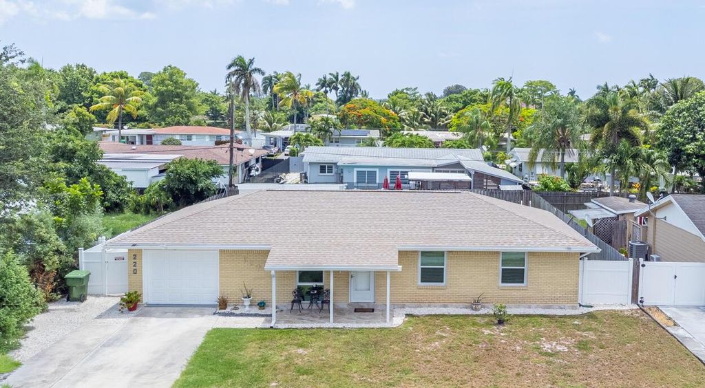 220 Davis Road, Palm Springs, FL 33461