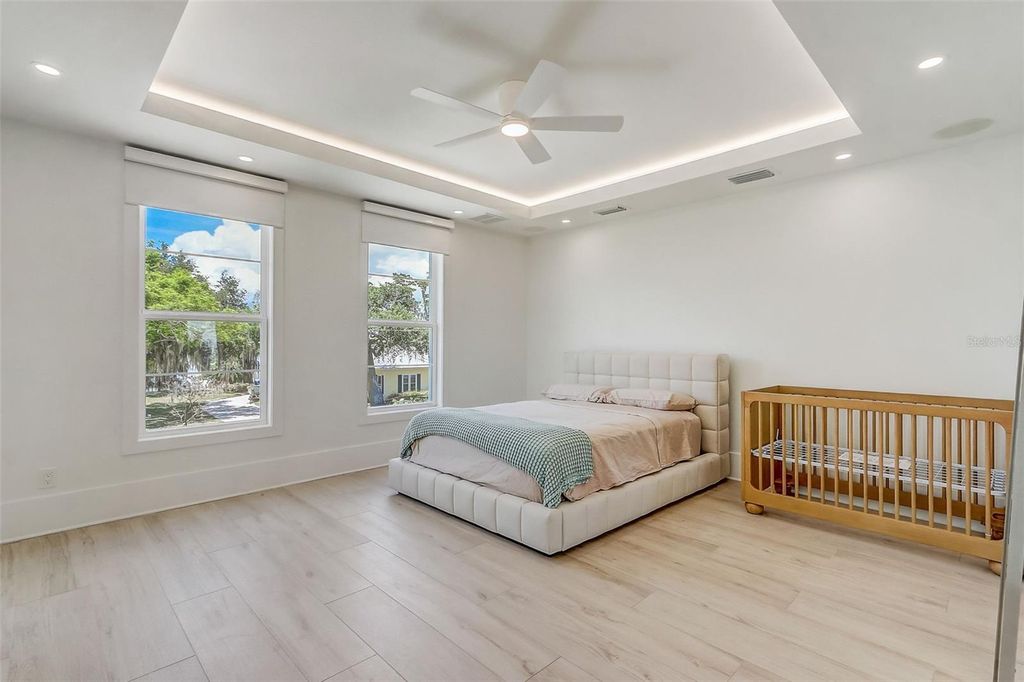 Image 24 of property listing at 9940 LONE TREE LANE, Orlando, FL 32836