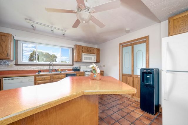 15 2nd St, Hull, MA 02045