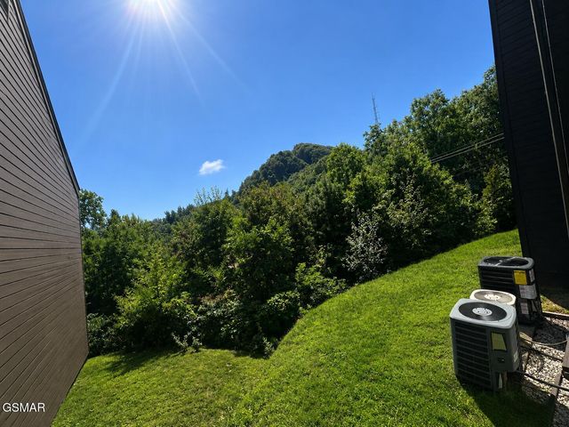 1380 Ski View Drive, Gatlinburg, TN 37738