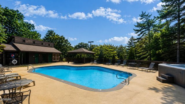1380 Ski View Drive, Gatlinburg, TN 37738