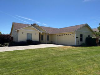 3015 NW 19th Street, Redmond, OR 97756