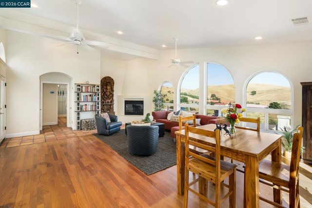 7151 Johnston Rd, Pleasanton, CA 94588