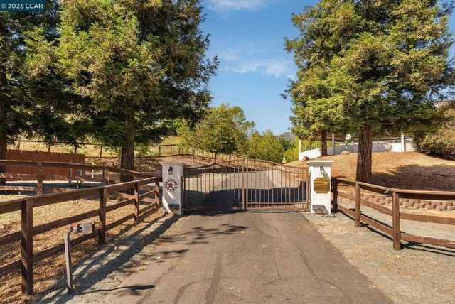 7151 Johnston Rd, Pleasanton, CA 94588