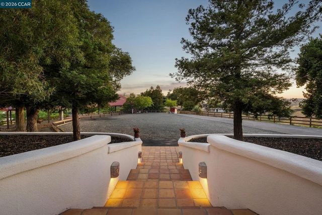 7151 Johnston Rd, Pleasanton, CA 94588