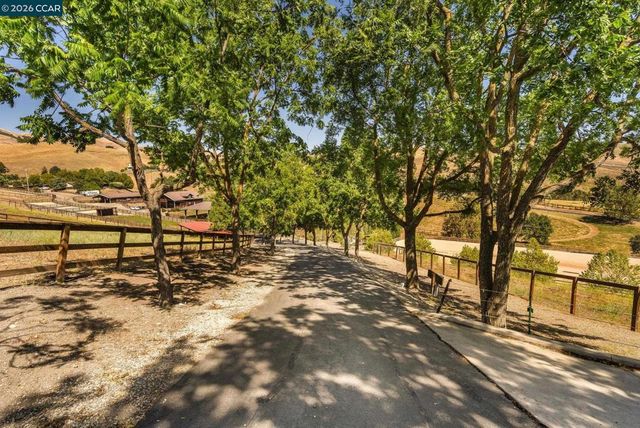 7151 Johnston Rd, Pleasanton, CA 94588