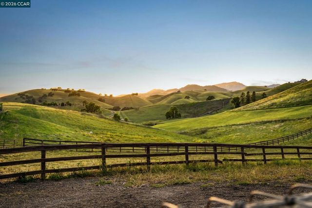 7151 Johnston Rd, Pleasanton, CA 94588