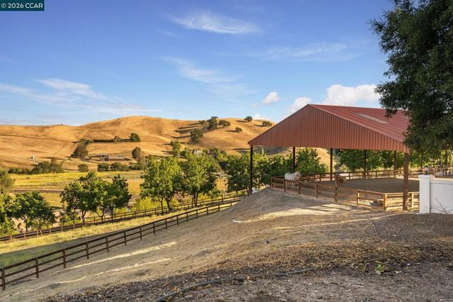 7151 Johnston Rd, Pleasanton, CA 94588