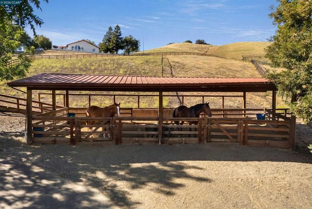 7151 Johnston Rd, Pleasanton, CA 94588