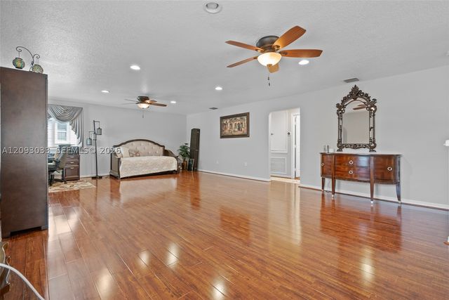 12724 NW 18th Ct, Pembroke Pines, FL 33028