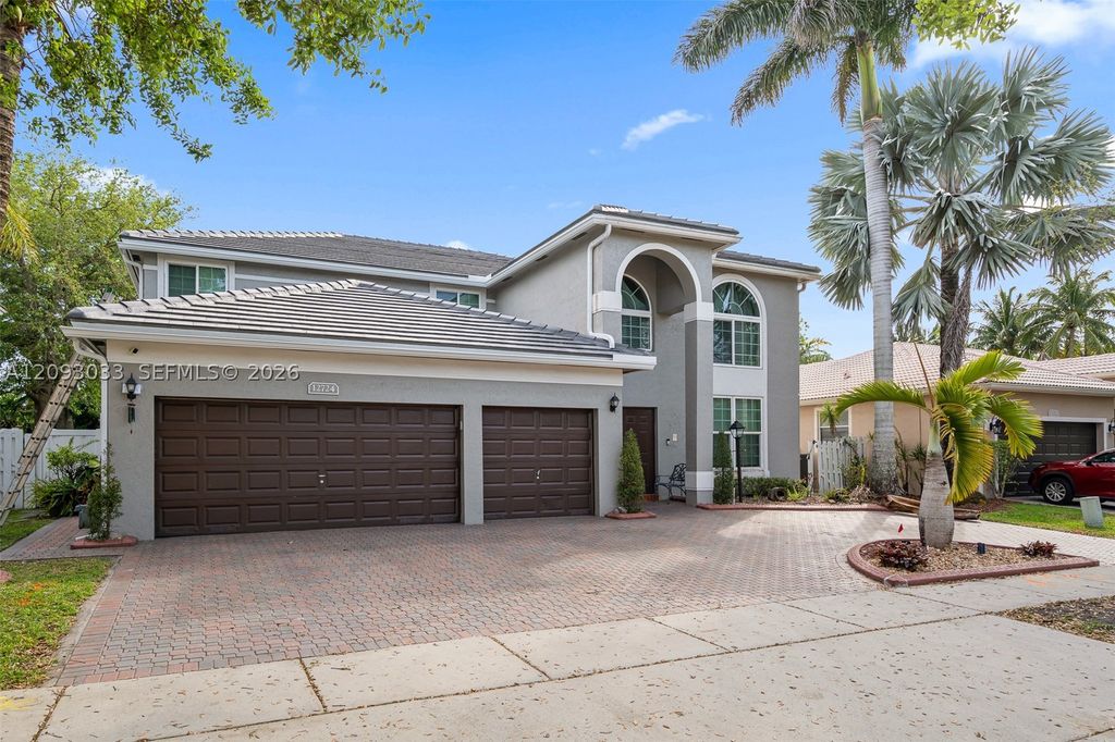 12724 NW 18th Ct, Pembroke Pines, FL 33028