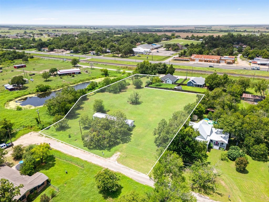 402 W Salty ST, Thorndale, TX 76577