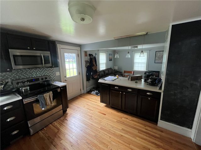 7 King Road, Middletown, RI 02842