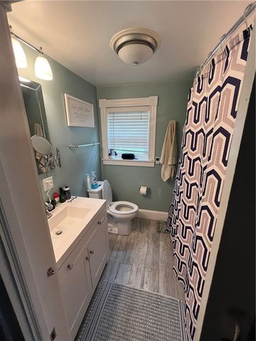 7 King Road, Middletown, RI 02842