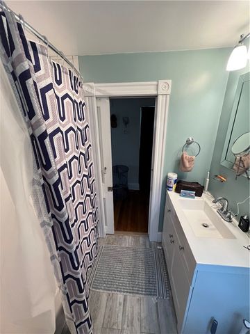 7 King Road, Middletown, RI 02842