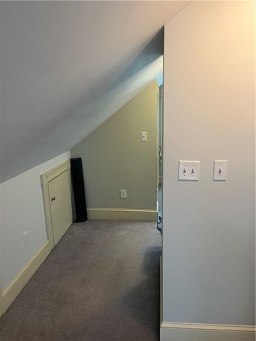7 King Road, Middletown, RI 02842