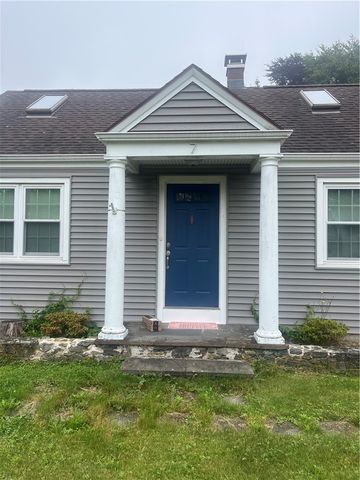 7 King Road, Middletown, RI 02842