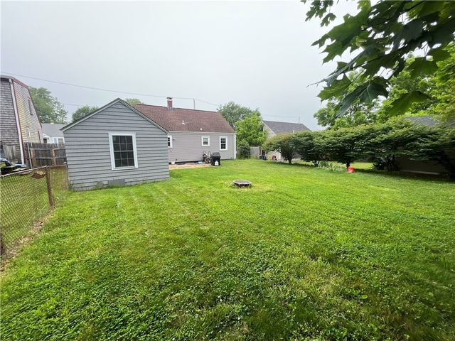 7 King Road, Middletown, RI 02842