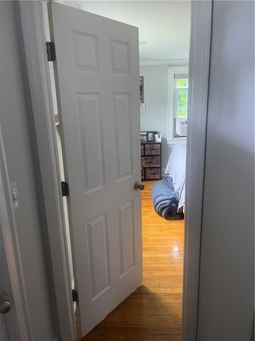 7 King Road, Middletown, RI 02842