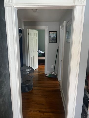 7 King Road, Middletown, RI 02842