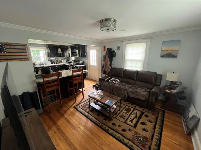 7 King Road, Middletown, RI 02842