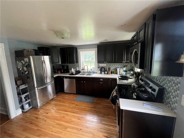 7 King Road, Middletown, RI 02842