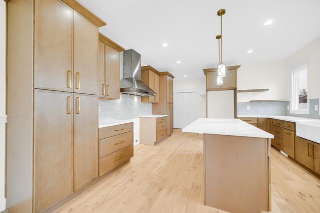 7382 Brookhaven Drive, Crown Point, IN 46307