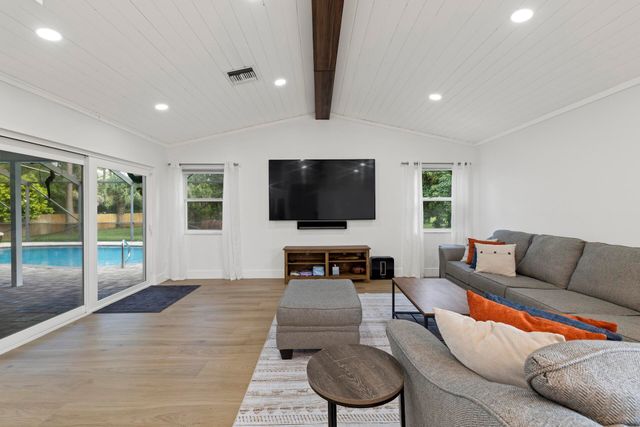 12151 Old Country Road N, Wellington, FL 33414