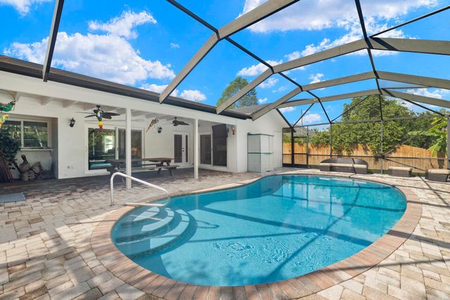 12151 Old Country Road N, Wellington, FL 33414