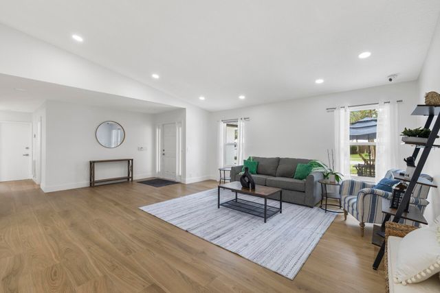 12151 Old Country Road N, Wellington, FL 33414