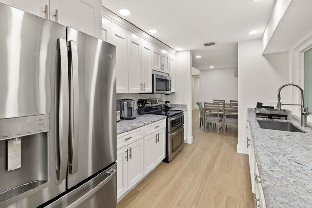 12151 Old Country Road N, Wellington, FL 33414