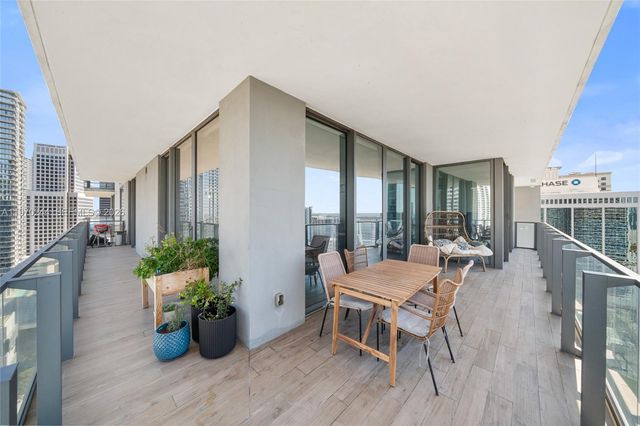 88 SW 7th St 2312, Miami, FL 33130