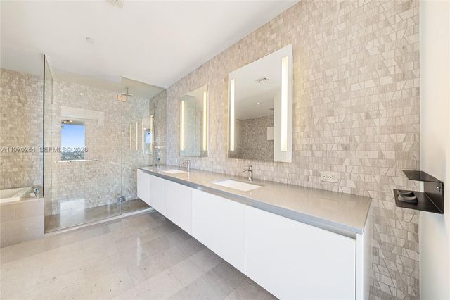 88 SW 7th St 2312, Miami, FL 33130