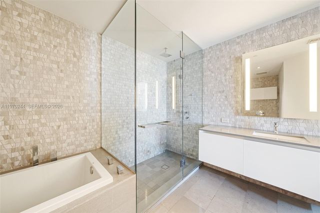 88 SW 7th St 2312, Miami, FL 33130