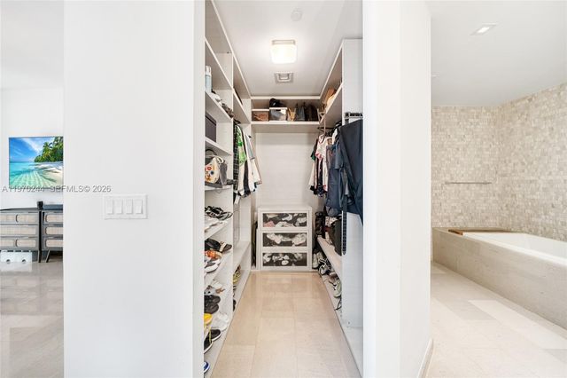 88 SW 7th St 2312, Miami, FL 33130