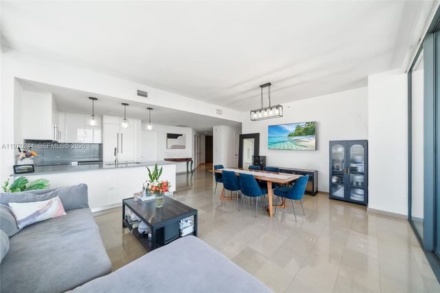 88 SW 7th St 2312, Miami, FL 33130