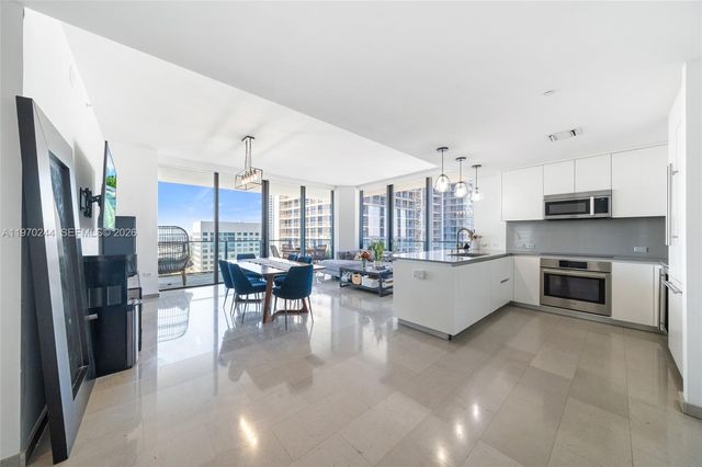 88 SW 7th St 2312, Miami, FL 33130