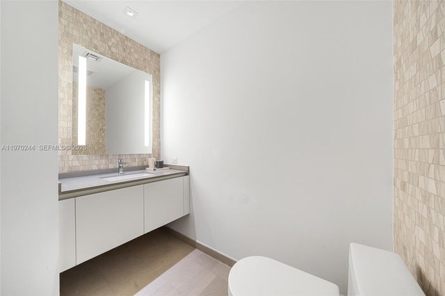 88 SW 7th St 2312, Miami, FL 33130