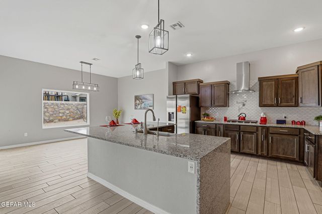 641 La Entrada Circle, Santa Teresa, NM 88008