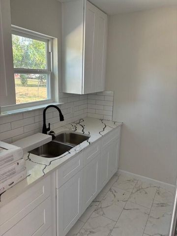 8167 Redfern Drive, Houston, TX 77033