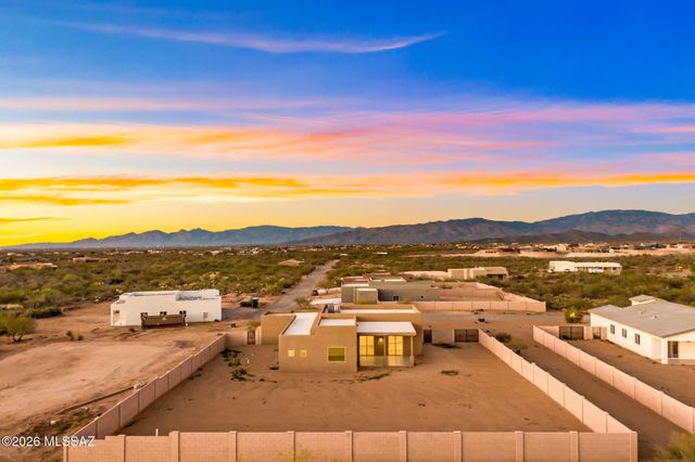 921 N Blue Slate Drive, Vail, AZ 85641