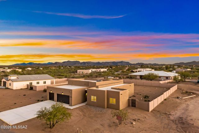 921 N Blue Slate Drive, Vail, AZ 85641