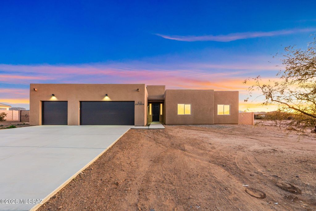 921 N Blue Slate Drive, Vail, AZ 85641