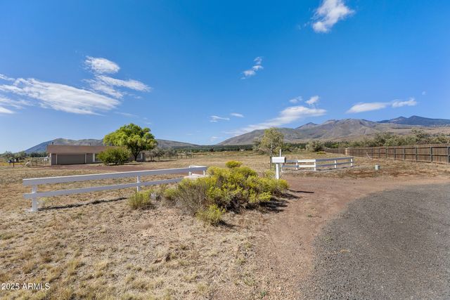 6040 E ROBLES Road, Flagstaff, AZ 86004