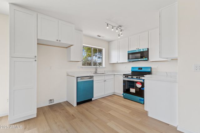 6040 E ROBLES Road, Flagstaff, AZ 86004