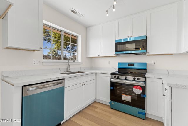 6040 E ROBLES Road, Flagstaff, AZ 86004