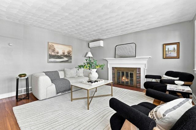 19 Elliott St, Melrose, MA 02176