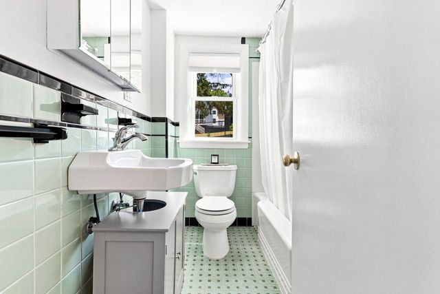 19 Elliott St, Melrose, MA 02176